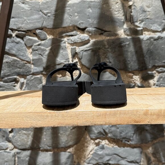 Gucci GG Chevron Platform Thong Sandals - Picture 5 of 12